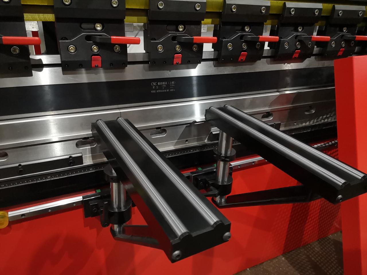 Delem Da66t 125 3+1 4+1 6+1 8+1 Cnc Hydraulic Press Brake For Metal Plate Bending Delem Da66t 125 3+1 4+1 6+1 8+1 Cnc pressa piegatrice idraulica per piegatura lamiera