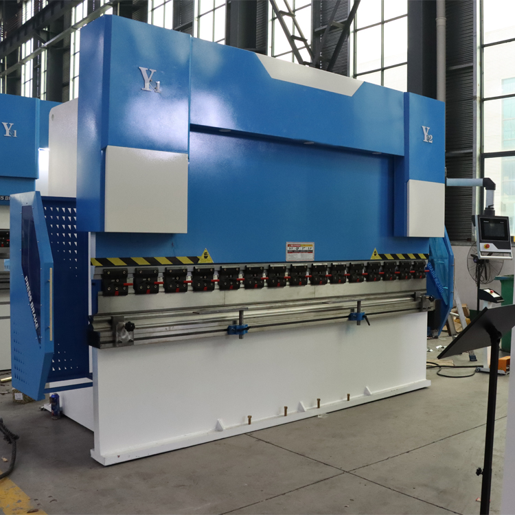 Electric Hydraulic Sheet 4 Axis Cnc Delem Press Brake 63t Metal Bending Machine Lamiera idraulica elettrica 4 assi Cnc Delem Pressa piegatrice per metalli 63t
