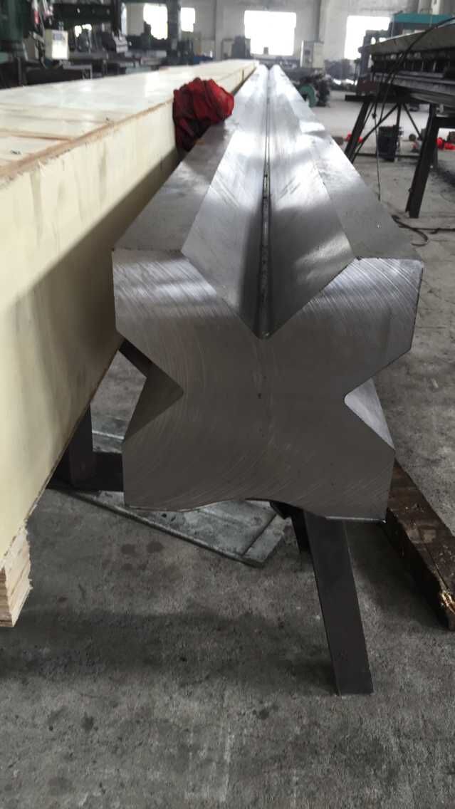 Piegatrice per lamiera completamente automatica ad alta potenza e pressa piegatrice CNC