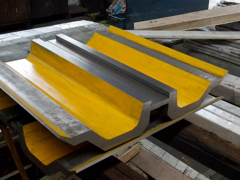 Piegatrice per lamiera completamente automatica ad alta potenza e pressa piegatrice CNC