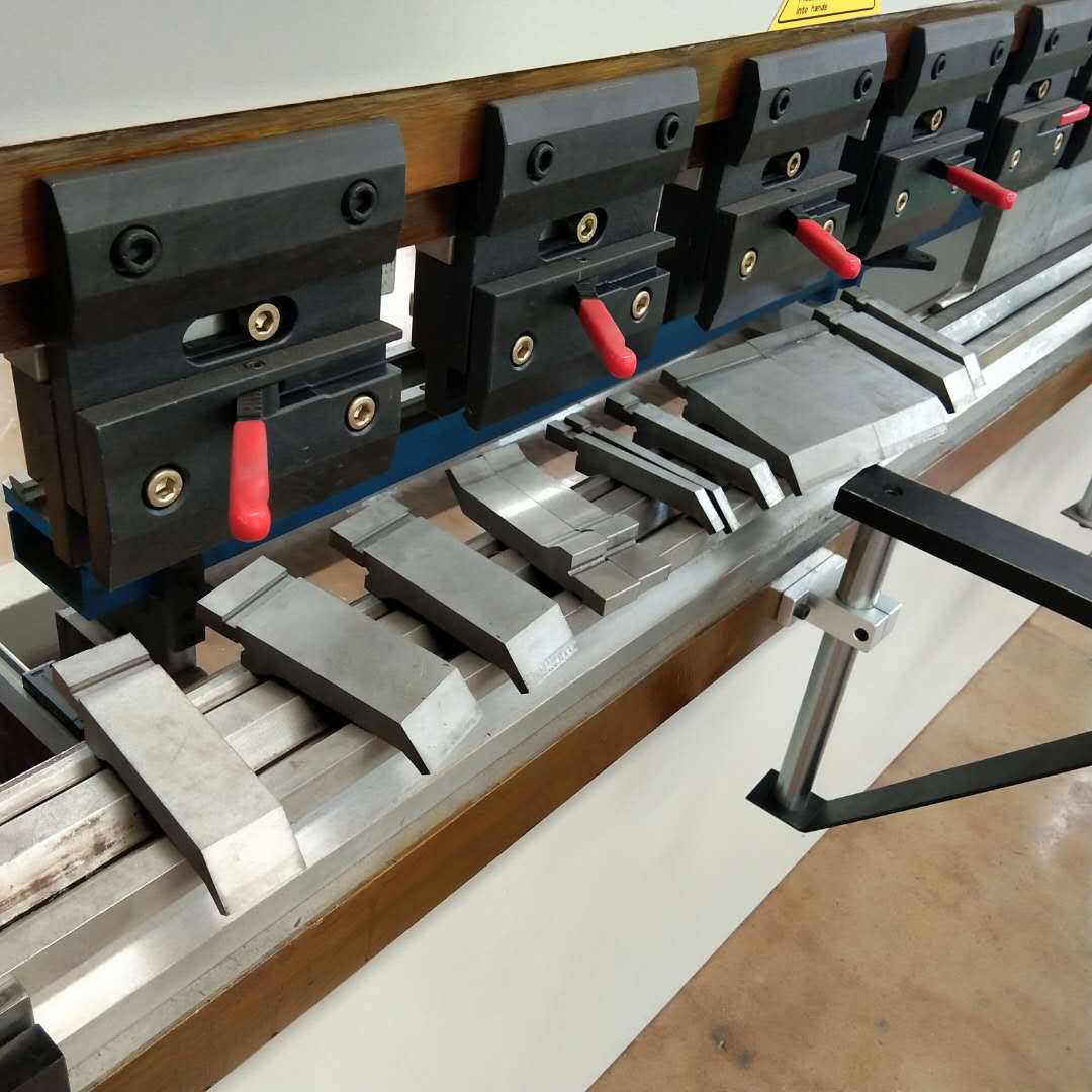 Pressa piegatrice idraulica di 130t/3200mm 4+1 assi Delem Da53t Pressa piegatrice CNC