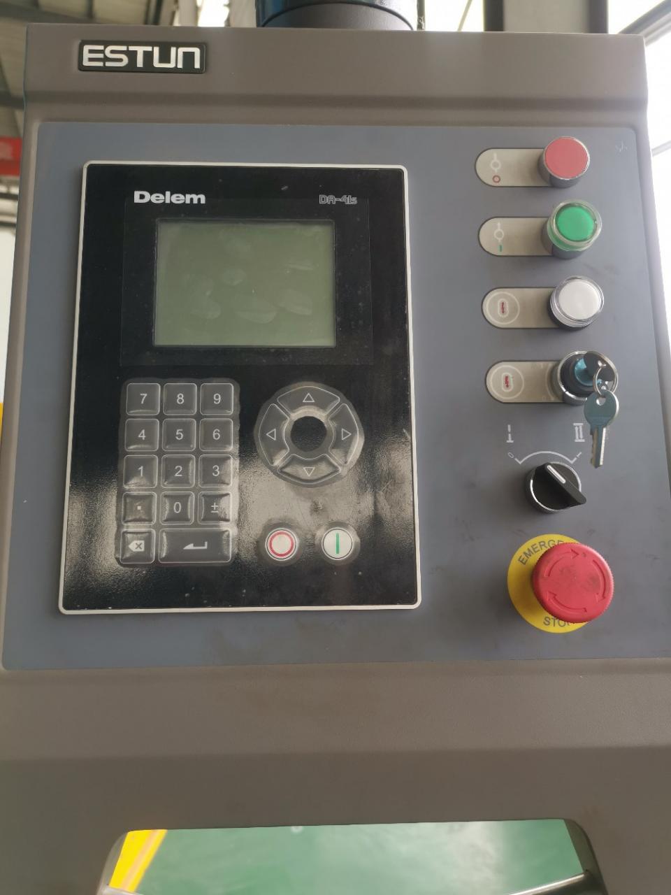 Hydraulic Stainless Steel Wc67y/k-300/6000 Mould Crowning Press Brake Pressa piegatrice idraulica per coronamento stampi Wc67y/k-300/6000 in acciaio inossidabile