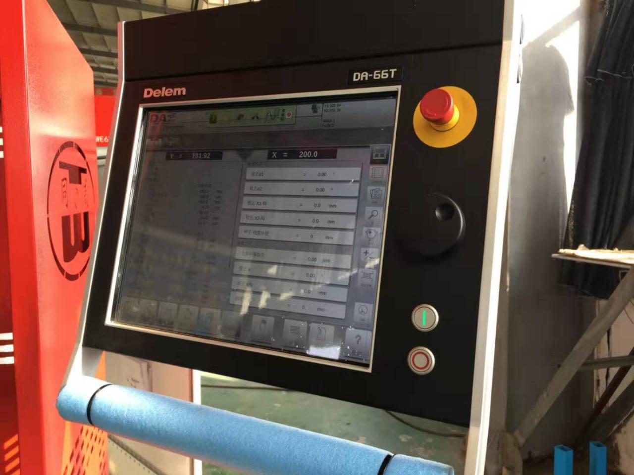 Hydraulic Stainless Steel Wc67y/k-300/6000 Mould Crowning Press Brake Pressa piegatrice idraulica per coronamento stampi Wc67y/k-300/6000 in acciaio inossidabile