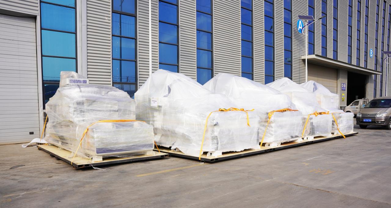 Laser Source 2000w 3000w Fiber Laser Cutting Machine Macchina da taglio laser a fibra 2000w 3000w con sorgente laser