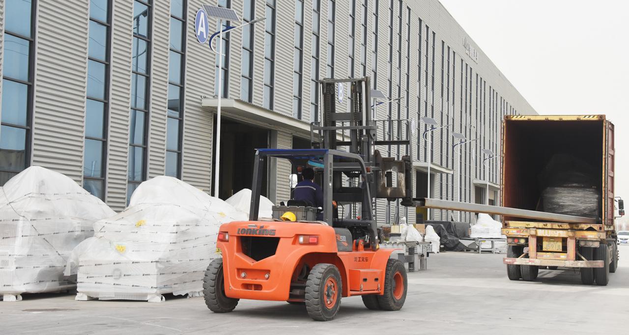 Laser Source 2000w 3000w Fiber Laser Cutting Machine Macchina da taglio laser a fibra 2000w 3000w con sorgente laser