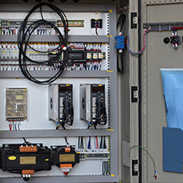 Metal Plate Press Brake Machine / CNC Hydraulic Press Brake Machine Pressa piegatrice per piastre metalliche / Pressa piegatrice idraulica CNC