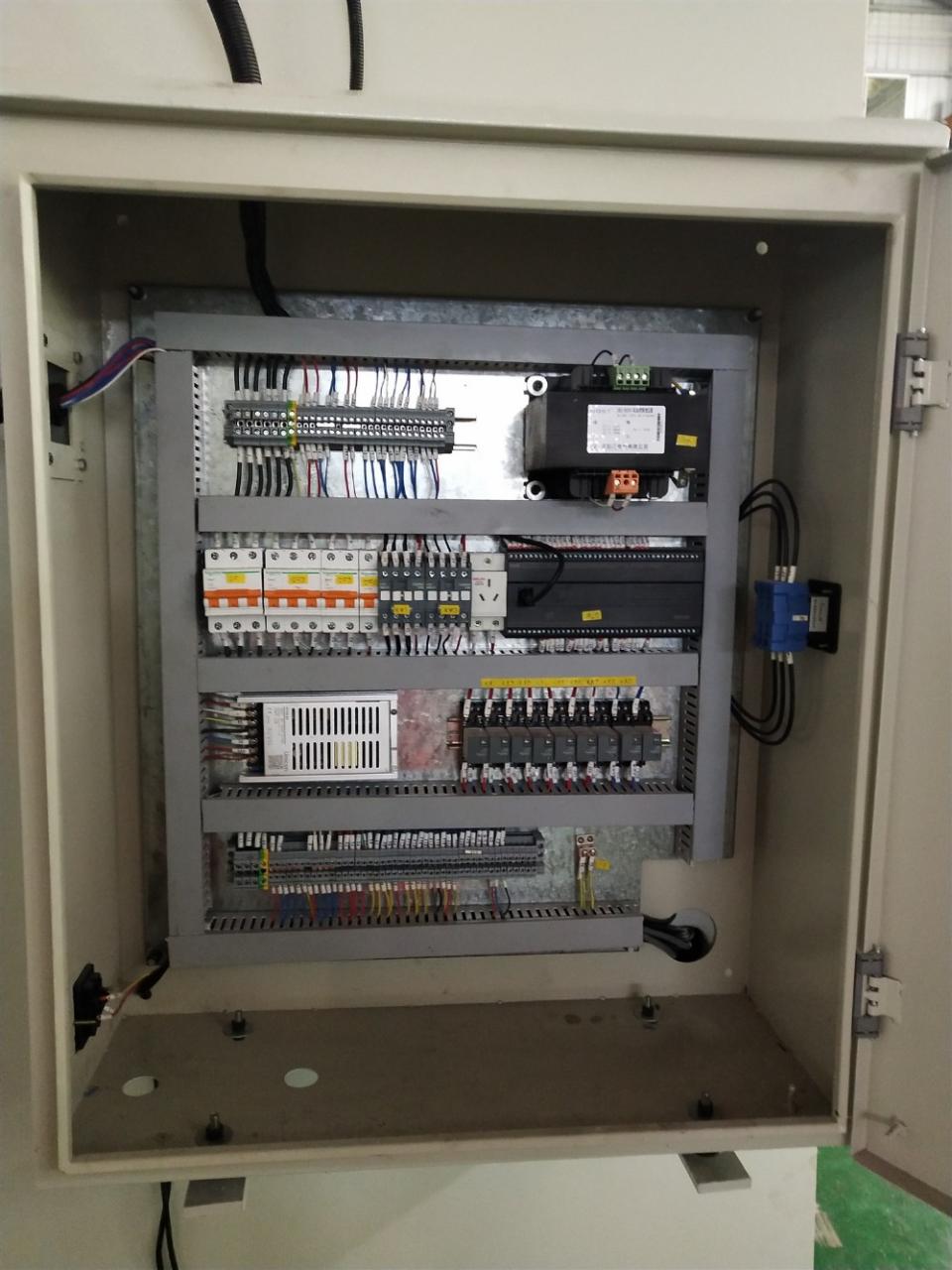 Punzonatrice pneumatica con frizione ad alte prestazioni