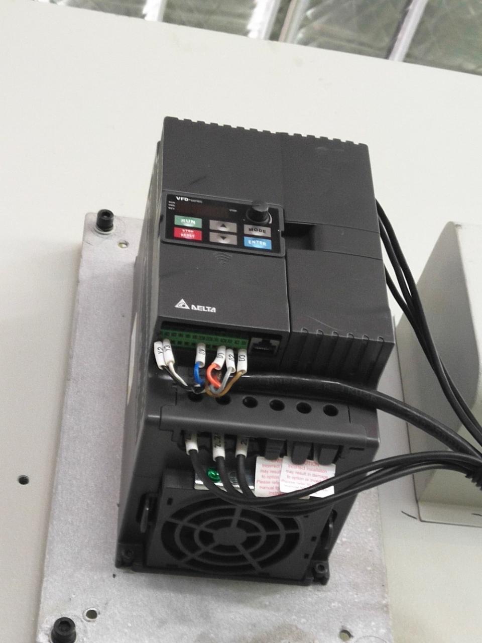 Punzonatrice pneumatica con frizione ad alte prestazioni