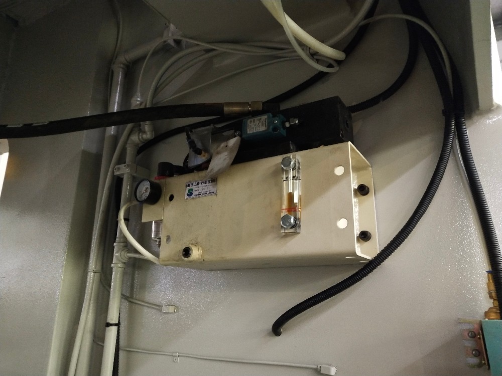 Punzonatrice pneumatica con frizione ad alte prestazioni