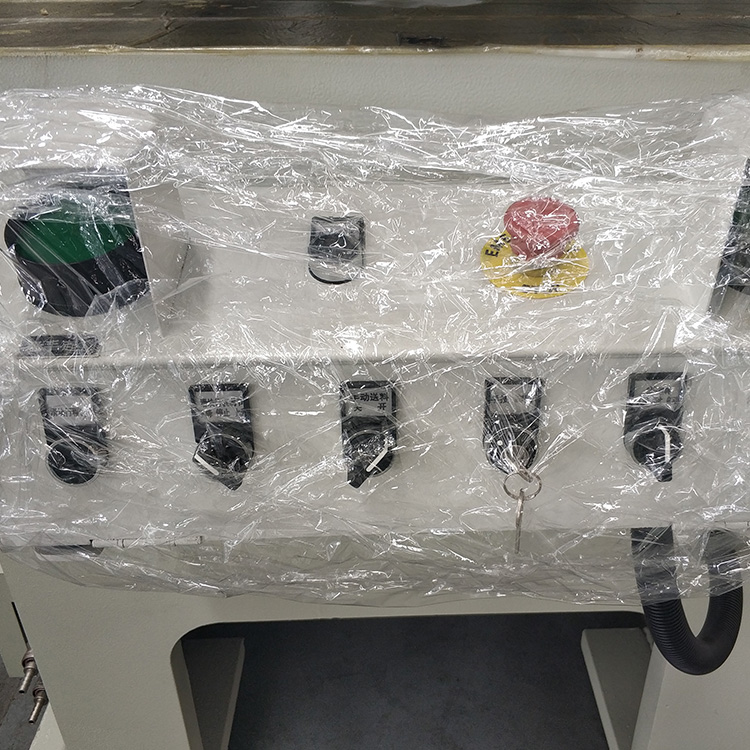 Punzonatrice pneumatica con frizione ad alte prestazioni