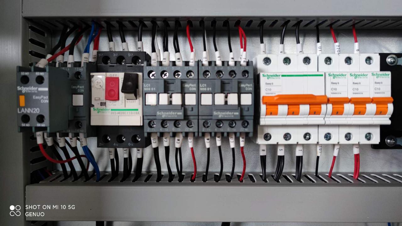 Qc11k Hydraulic Shear Machine And Guillotine Shearing Machine For Sheet Metal Cutting Cesoia idraulica Qc11k e cesoia a ghigliottina per il taglio della lamiera