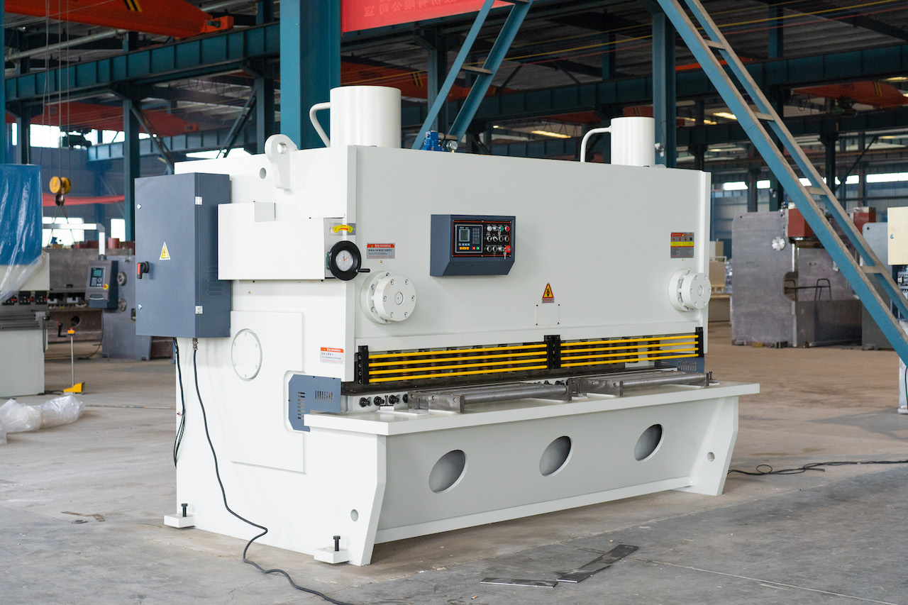 Qc11y 8x3200 Sheet Metal Shearing Machine Steel Plate Hydraulic Shearing Machine Cesoia per lamiera Qc11y 8x3200 Cesoia idraulica per lamiera d'acciaio