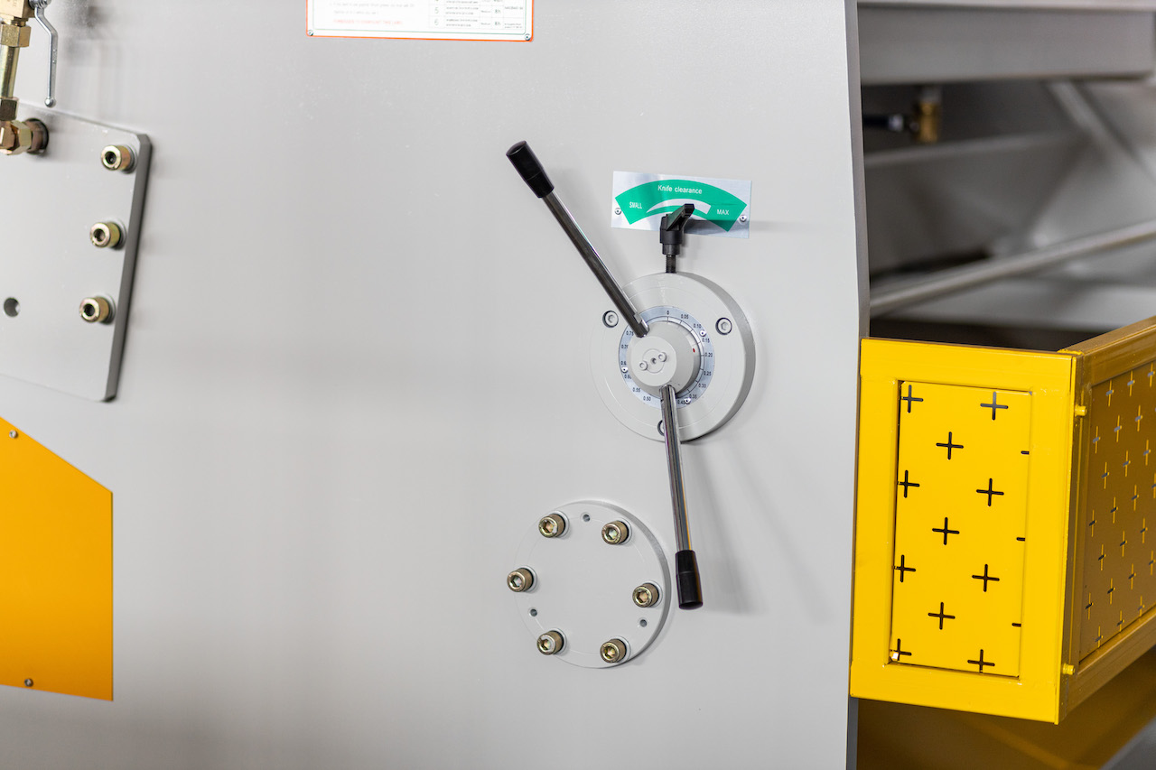 Cesoia per lamiera Qc11y 8x3200 Cesoia idraulica per lamiera d'acciaio