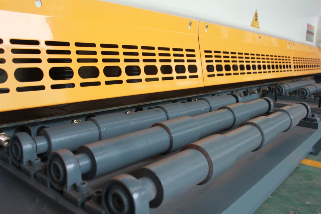 Qc11y Metal Plate Hydraulic Guillotine Shearing Machine For Sale Cesoia a ghigliottina idraulica per piastre metalliche Qc11y in vendita