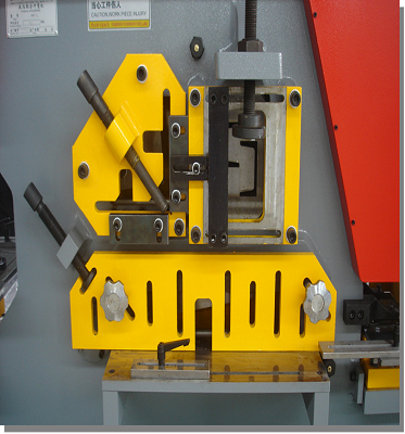 Steel Plate Angle Cutting Punching Notching Machine Hydraulic Ironworker For Sale Ironworker idraulico della punzonatrice di punzonatura di taglio di angolo del piatto d'acciaio da vendere
