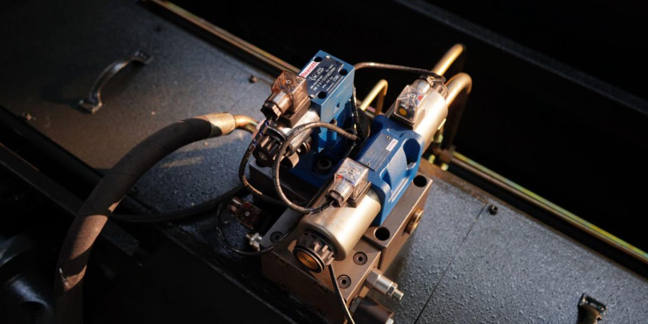 Wc67 Hydraulic Press Brake / CNC Press Bending Machine / Plate Bending Machine China Pressa idraulica Wc67/macchina piegatubi della pressa di CNC/piegatrice del piatto Cina