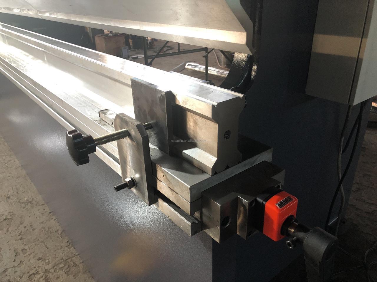 Wc67k Cnc Aluminum Iron Plate Hydraulic Press Brake Cnc Metal Sheet Bending Machine Macchina piegatubi della lamiera sottile di CNC del freno della pressa idraulica della piastra del ferro di alluminio di CNC di Wc67k