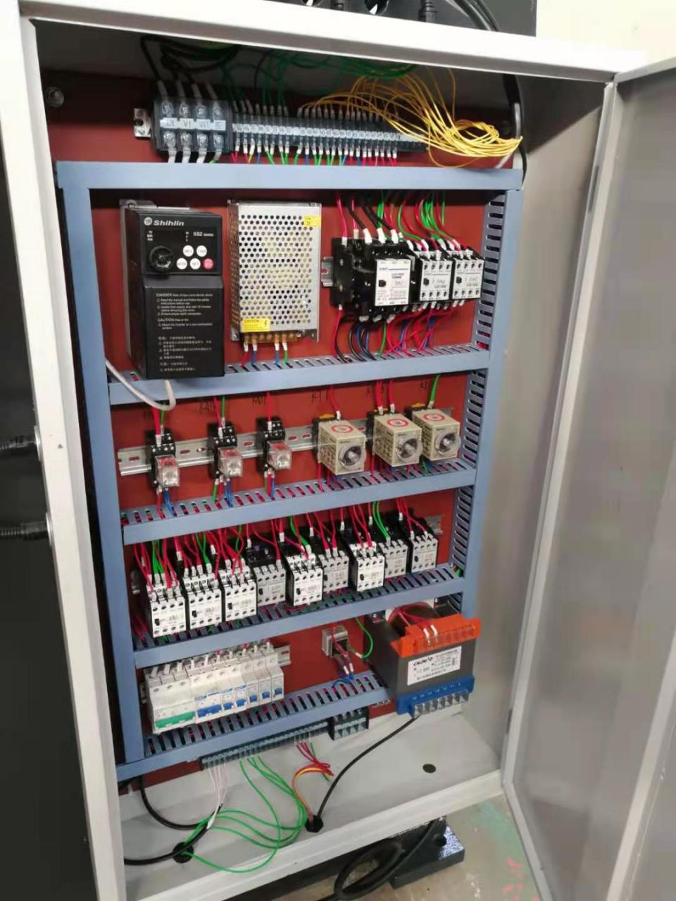 Wc67y-160 4000 Hydraulic Press Brake Cnc Metal Bending Machine For 4000mm Width Steel Macchina piegatubi del metallo di CNC del freno della pressa idraulica di Wc67y-160 4000 per l'acciaio di larghezza di 4000mm