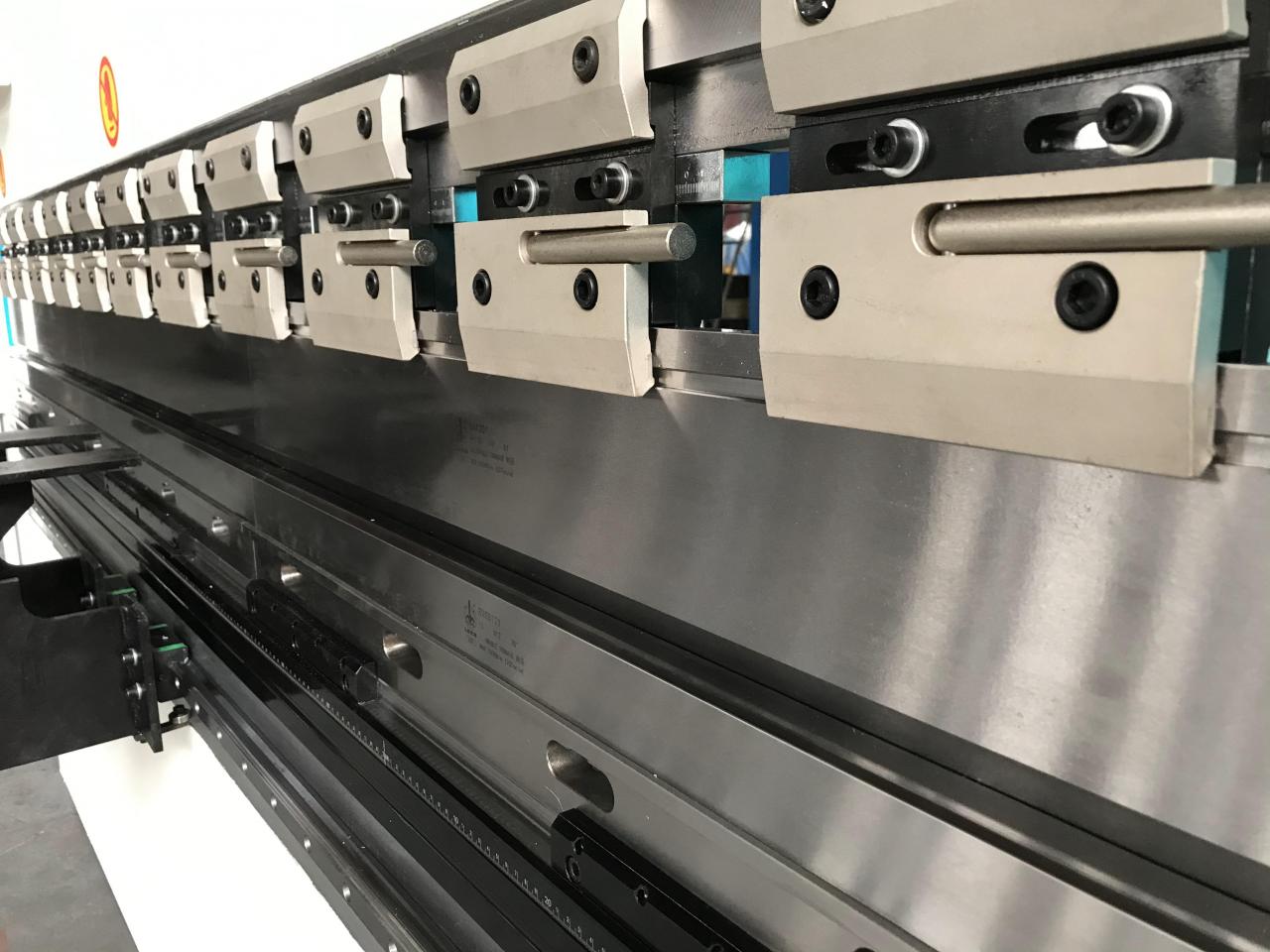 Macchina piegatubi in acciaio per pressa idraulica Wc67y-65/2500 OEM