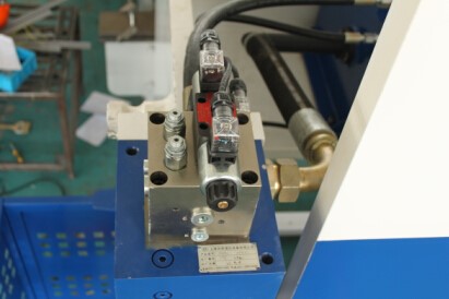 Wc67yk 80 100 160 200 Ton 3200mm E21 Nc Sheet Metal Oil Hydraulic Press Brake Price Prezzo Wc67yk 80 100 160 200 tonnellate 3200mm E21 Nc del freno della pressa idraulica dell'olio della lamiera sottile