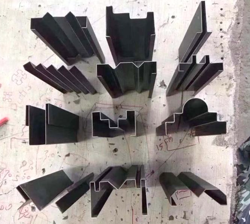 Wc67yk 80 100 160 200 Ton 3200mm E21 Nc Sheet Metal Oil Hydraulic Press Brake Price Prezzo Wc67yk 80 100 160 200 tonnellate 3200mm E21 Nc del freno della pressa idraulica dell'olio della lamiera sottile