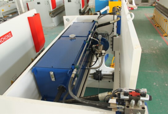 Wc67yk 80 100 160 200 Ton 3200mm E21 Nc Sheet Metal Oil Hydraulic Press Brake Price Prezzo Wc67yk 80 100 160 200 tonnellate 3200mm E21 Nc del freno della pressa idraulica dell'olio della lamiera sottile